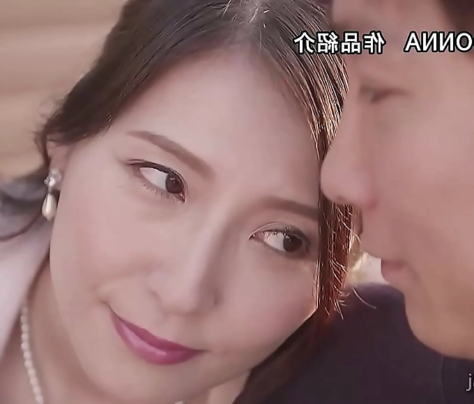 不卡 Seductive Japanese Sweetheart Delightfully Teases and Tempts
