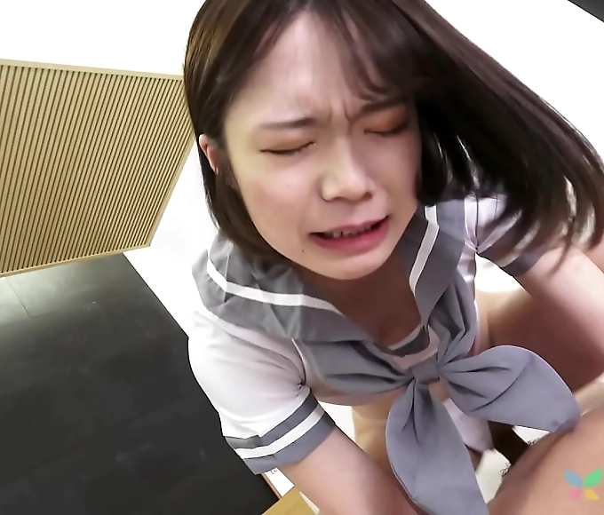 视频 免费播放 Asian Teen Teasing Camera with Sultry Solo Show