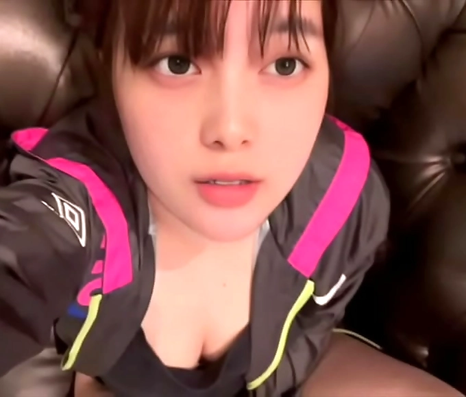 呻吟 扒开腿 Skirted Nympho Reiko Enjoys Hard Cock Ride to