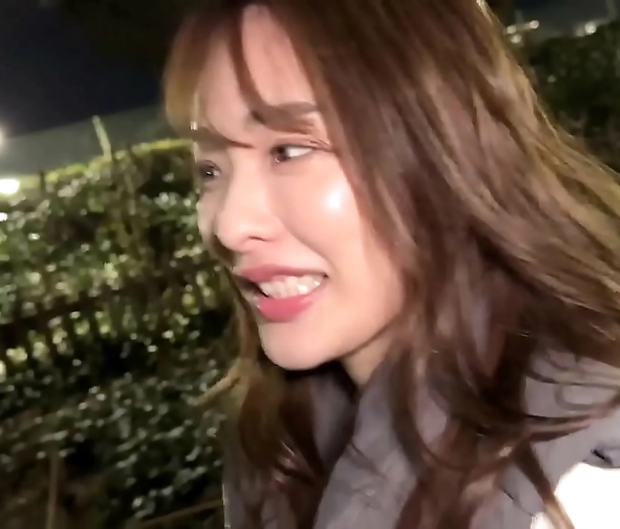 Sensual Night-Stunning Beauty's Deep Throat Adventure