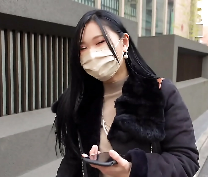 婷婷 Seductive Massage Leads to Sultry Japanese Teen's Raw