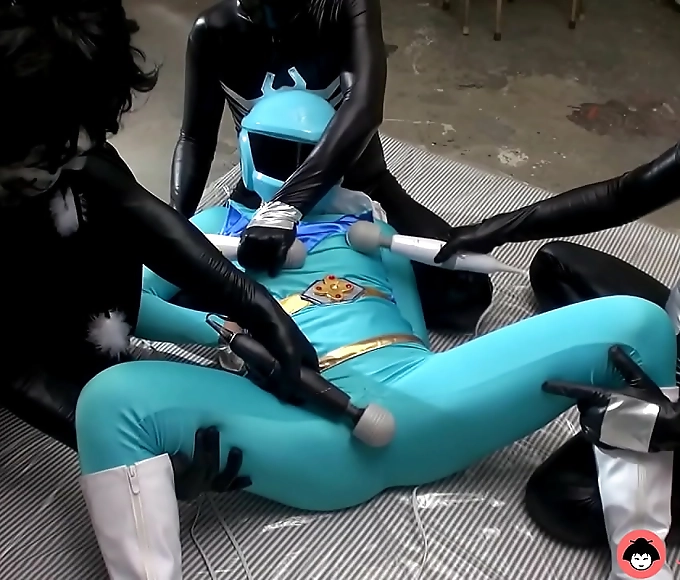 np Seductive Killer Babe in Boots Gives Intense Blowjob