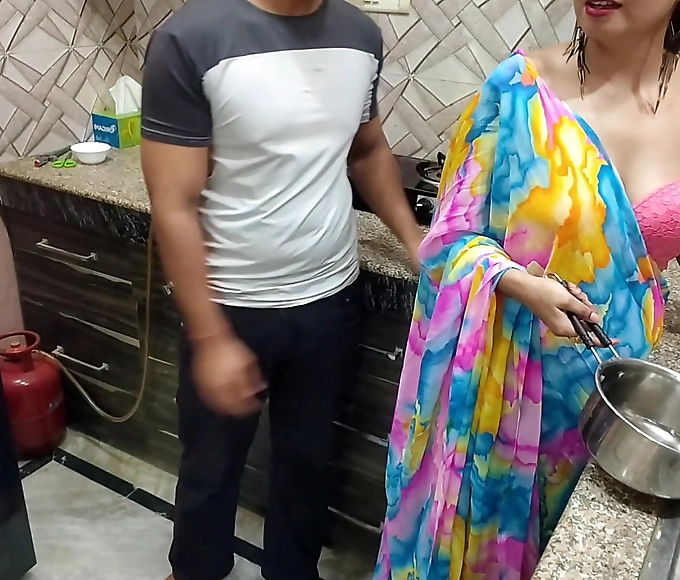黄色 Shy Asian Girl's Bathroom Humiliation Sparks Steamy Stranger