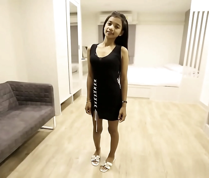 久久 Curvy Straight Girl Rides Thick Cock Passionately and
