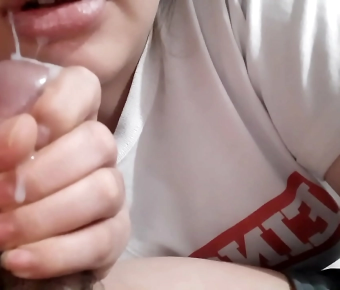 另类 Steamy Hairy Japanese Beauty-A Wet & Wild Squirt