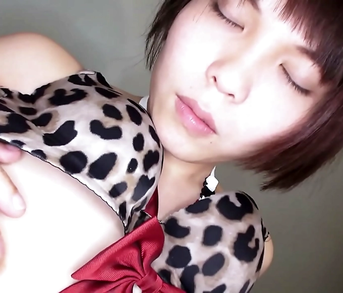 白浆 Keito Miyazawa-Asian Doll's Steamy Suck & Lick Showdown!