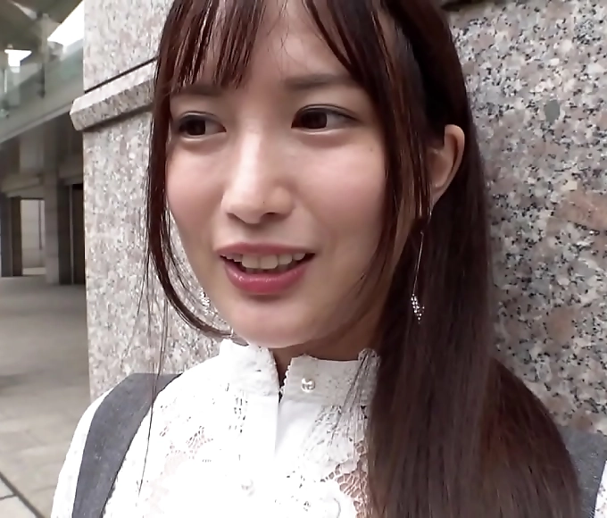 三区 性视频 Sweet Japanese Maiden's First Time Seduced by a