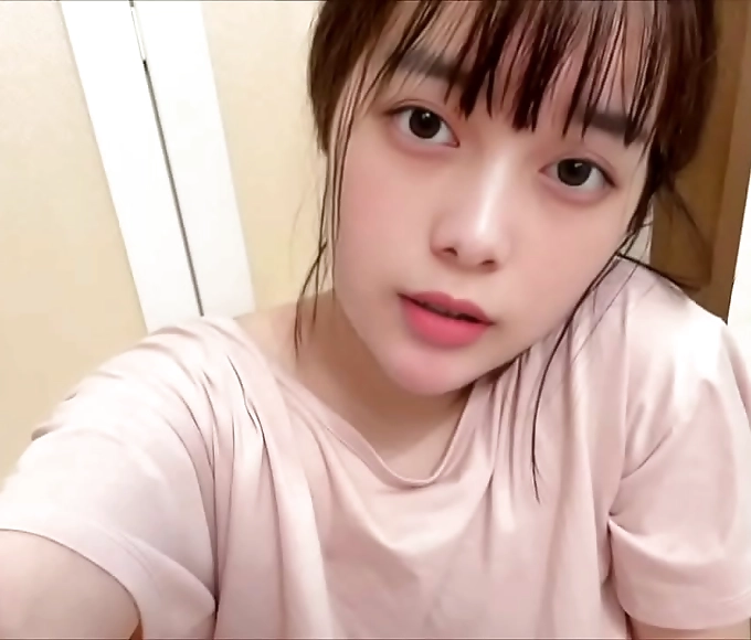 Sizzling Japanese Beauty Ignites Passion with Sultry Blowjob