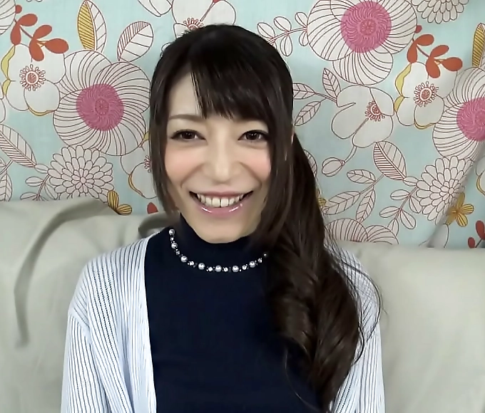 欧洲 Feast Your Eyes on Ichika Aimi's Sensual MILF